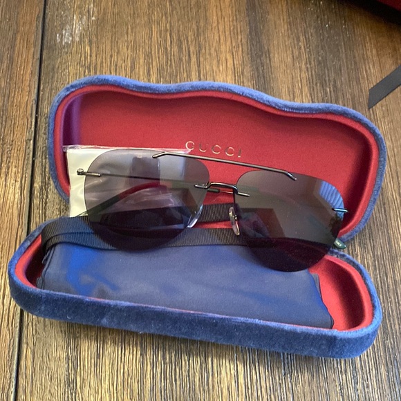 GUCCI sunglasses - Picture 1 of 3